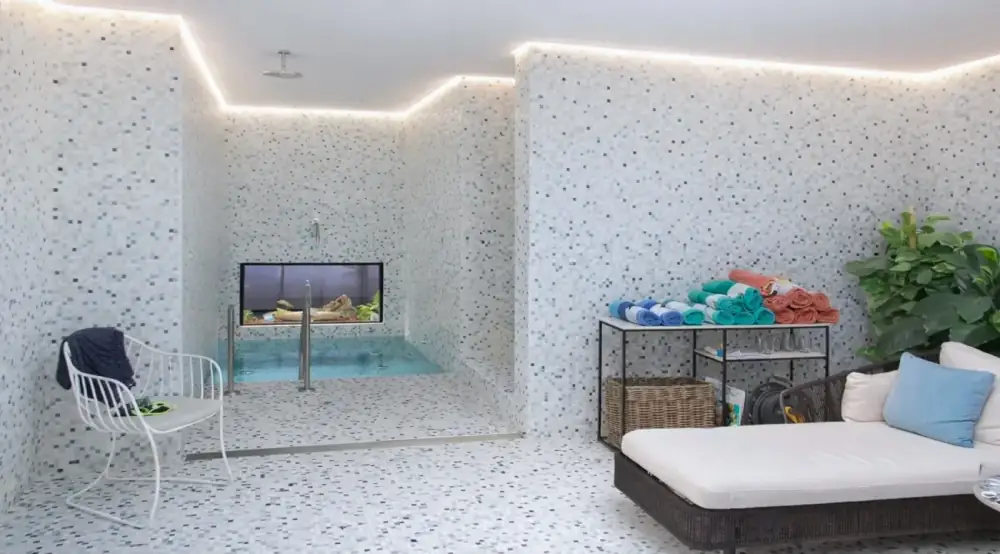Luxury mosaic bathhouse interior finish.