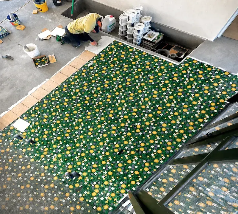 Hand-laid mosaic floor installation pattern control